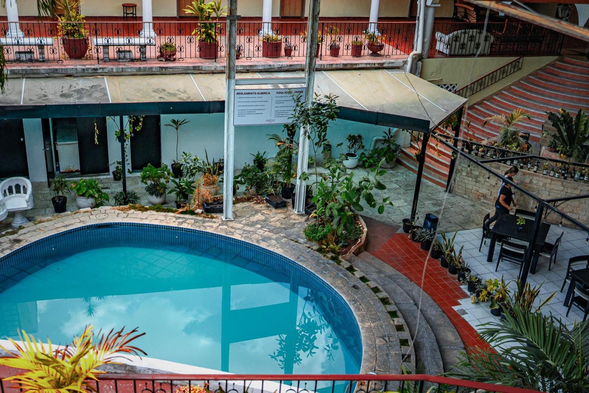 Hotel Maria De La Luz Valladolid  Exteriör bild