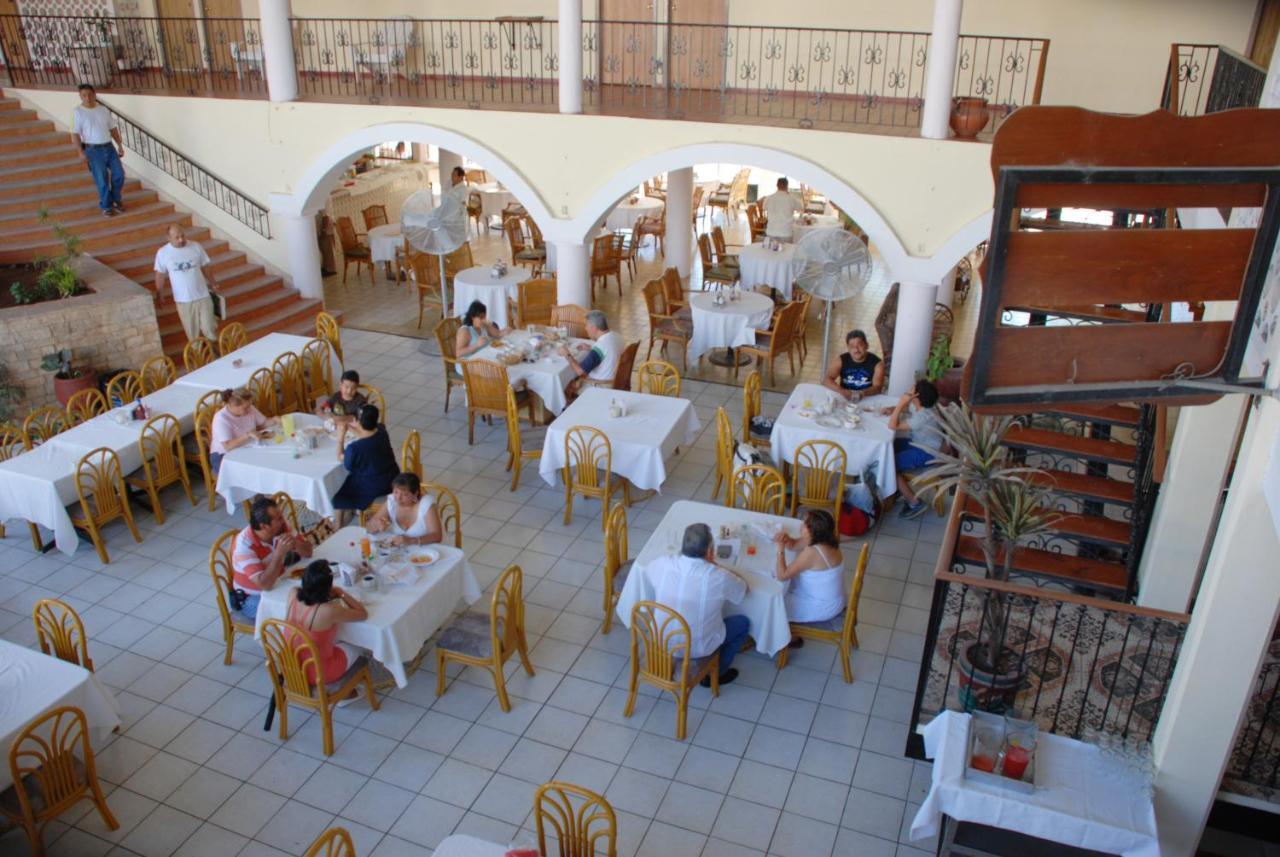 Hotel Maria De La Luz Valladolid  Exteriör bild